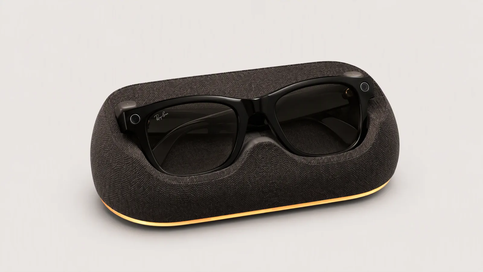 OKO Deck with smart glasses, studio view